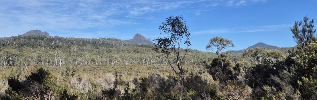Mounts Cuvier and Manfred with Horizontal Hill