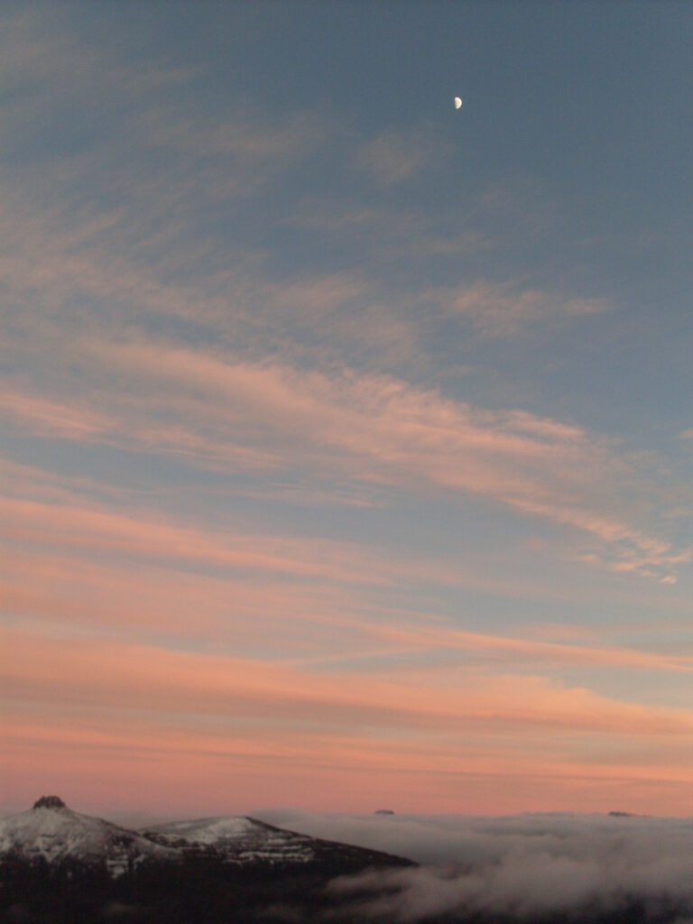 Pre-dawn sky over Pelion East and Barn Bluff